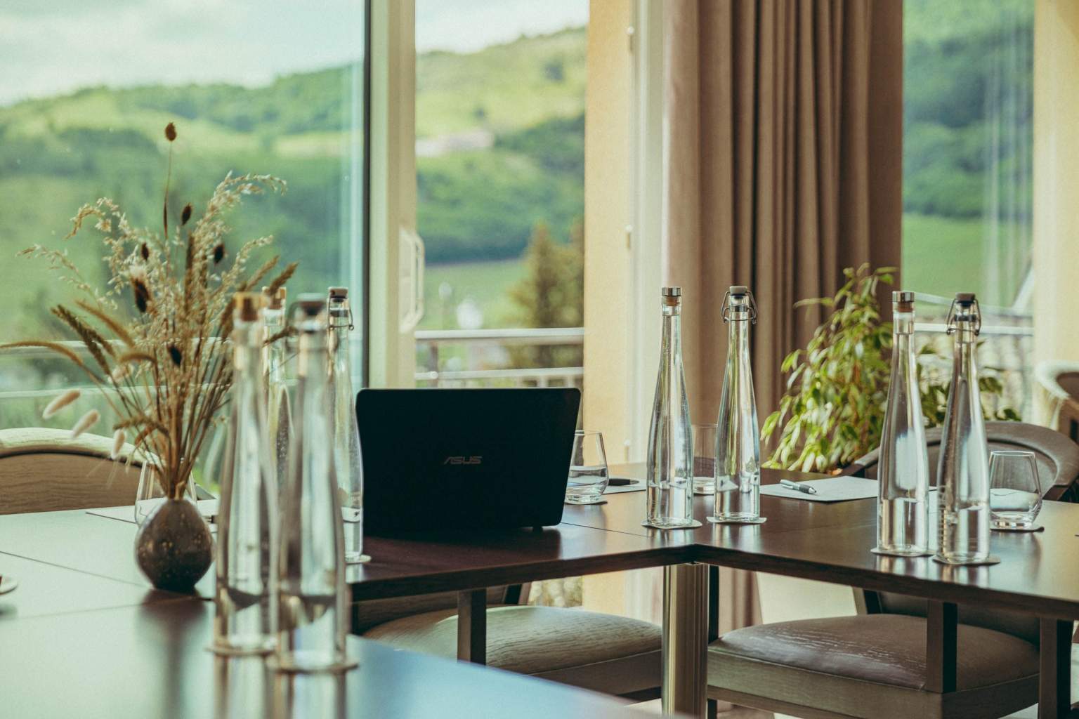 Mariage et Séminaire Beaujolais · Auberge Clochemerle - salle petit-dejeuner